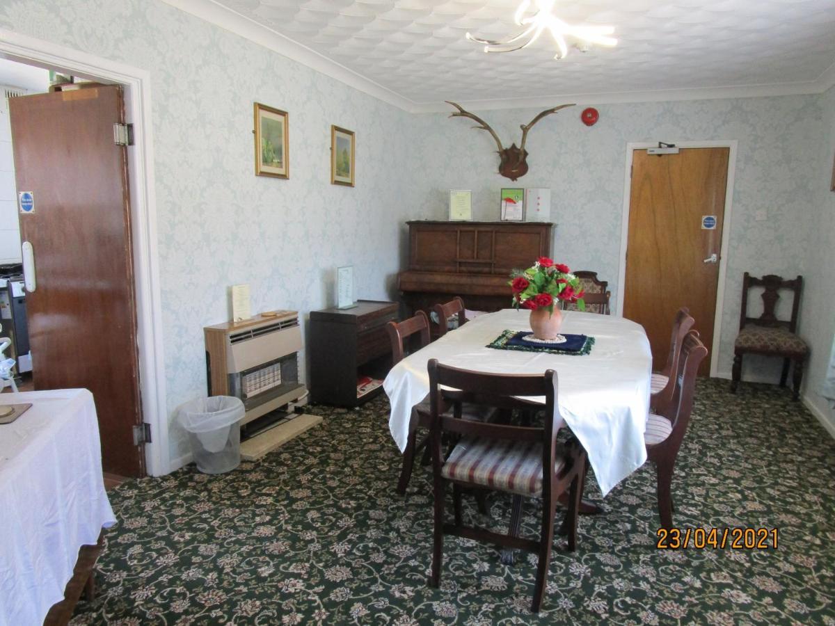 Tremains Guest House Bridgend  Esterno foto