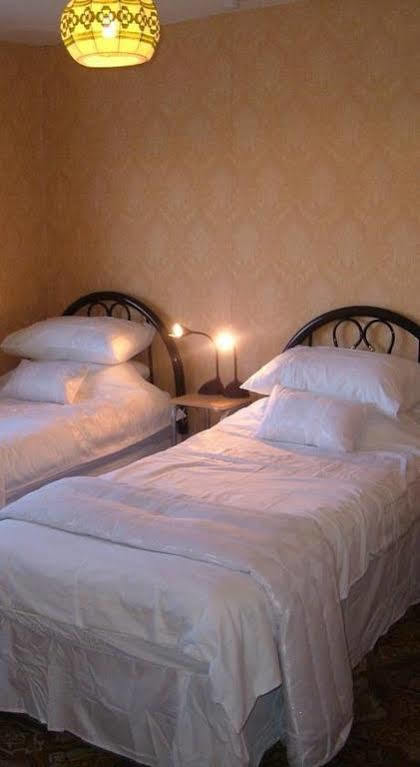 Tremains Guest House Bridgend  Esterno foto