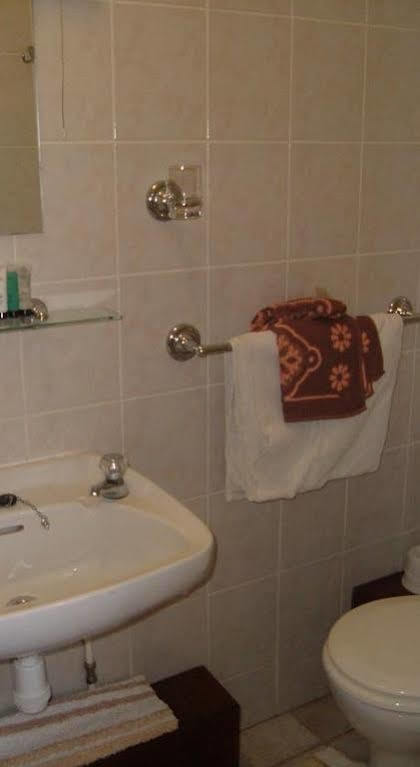 Tremains Guest House Bridgend  Esterno foto